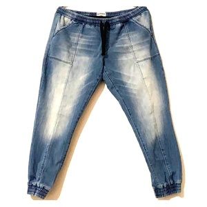 Levi’s stretch pants